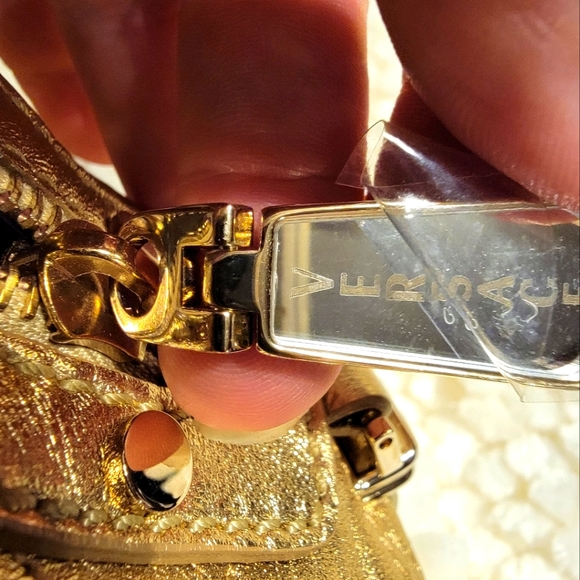 NWT's Versace Vintage EXTREAMLY RARE Authentic Quilted Gold Leather Bag - Picture 7 of 16